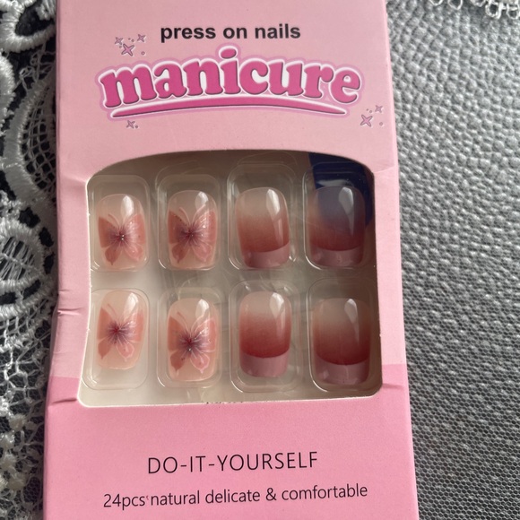 24 pc press on nails - Picture 2 of 2